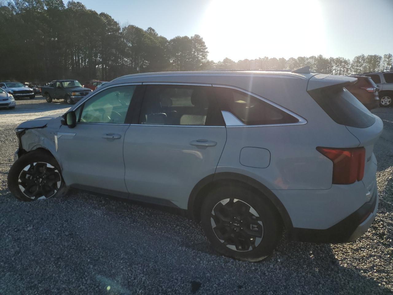 2025 KIA Sorento VIN 5XYRL4JC9SG330165 Copart auction photo, front end / side damage thumbnail 2
