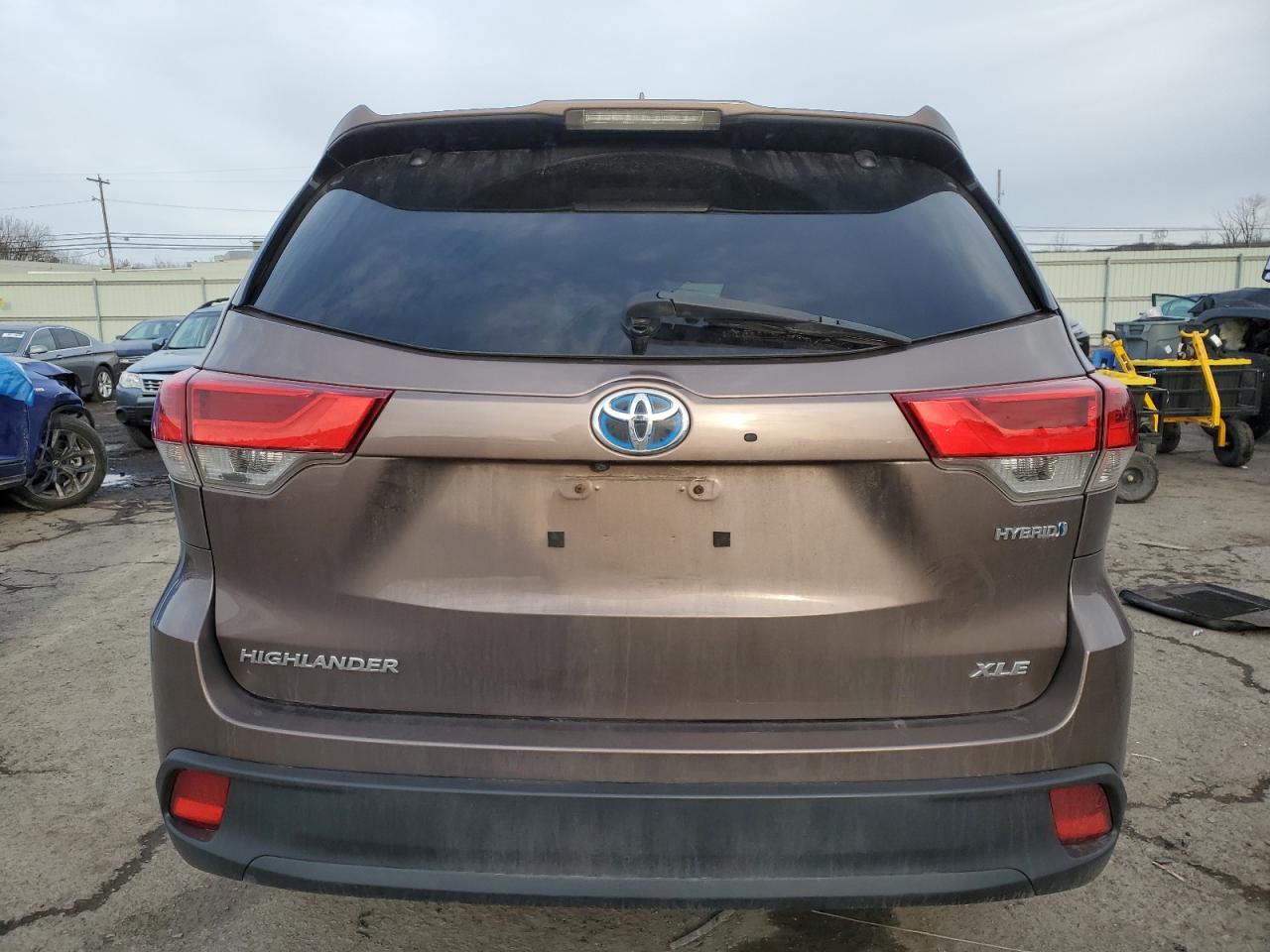 2017 Toyota Highlander VIN 5TDJGRFH2HS023094 Copart auction photo, side / mechanical damage thumbnail 6