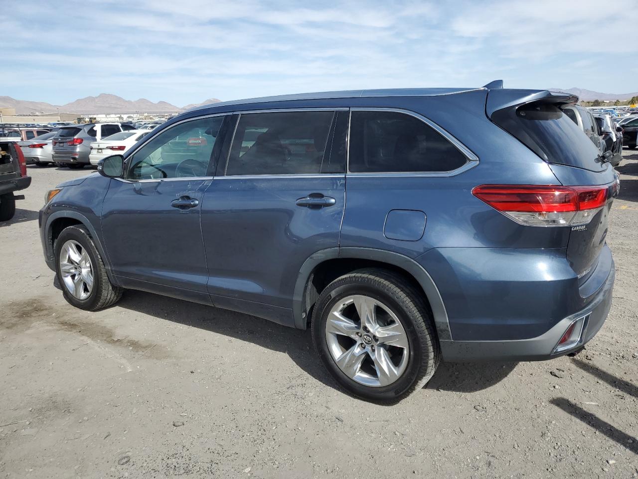 2018 Toyota Highlander VIN 5TDYZRFH0JS237385 Copart auction photo, front end damage thumbnail 2