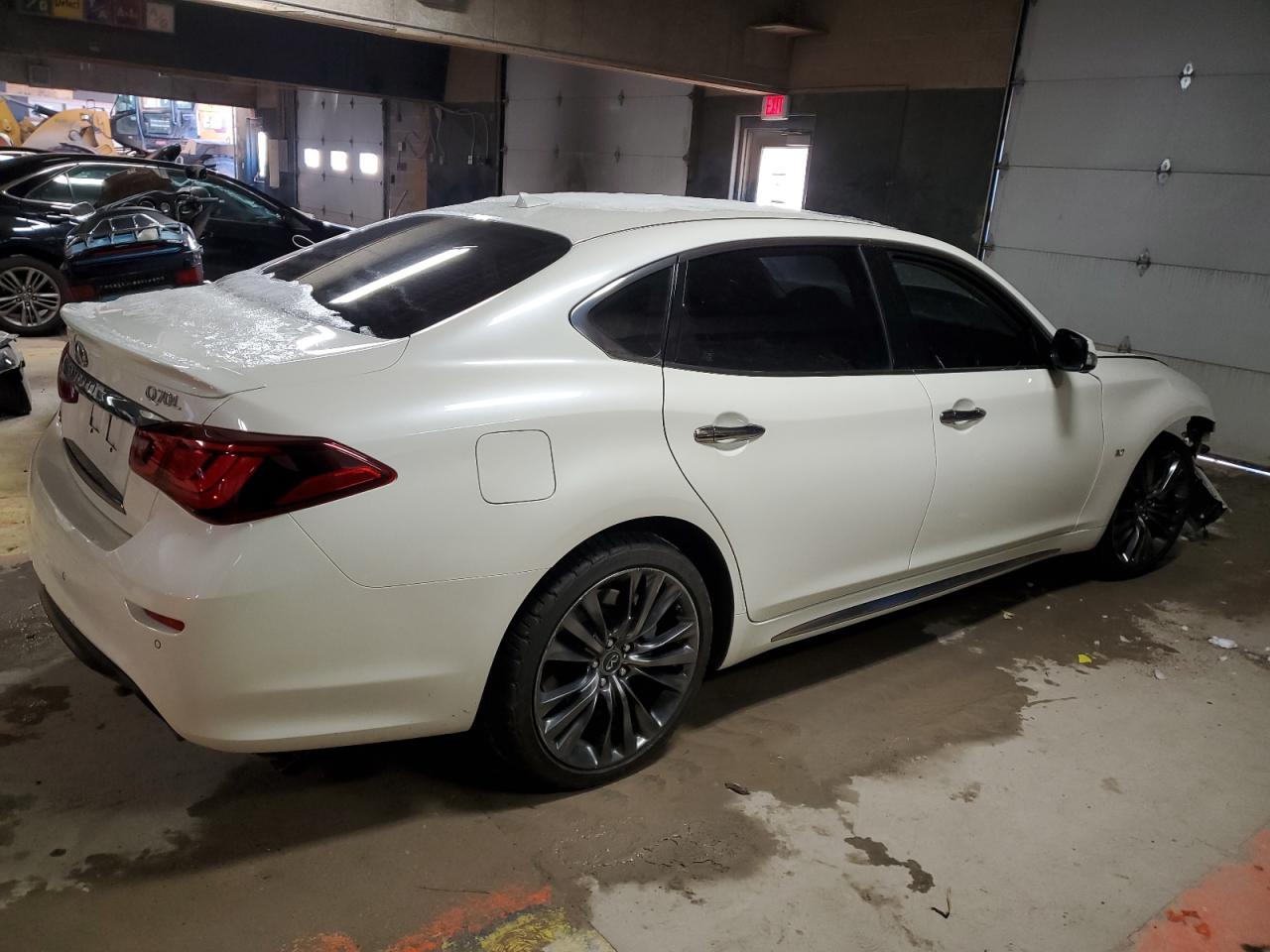 2019 Infiniti Q70 VIN JN1BY1PRXKM725132 Copart auction photo, front end / minor dent/scratches damage thumbnail 3
