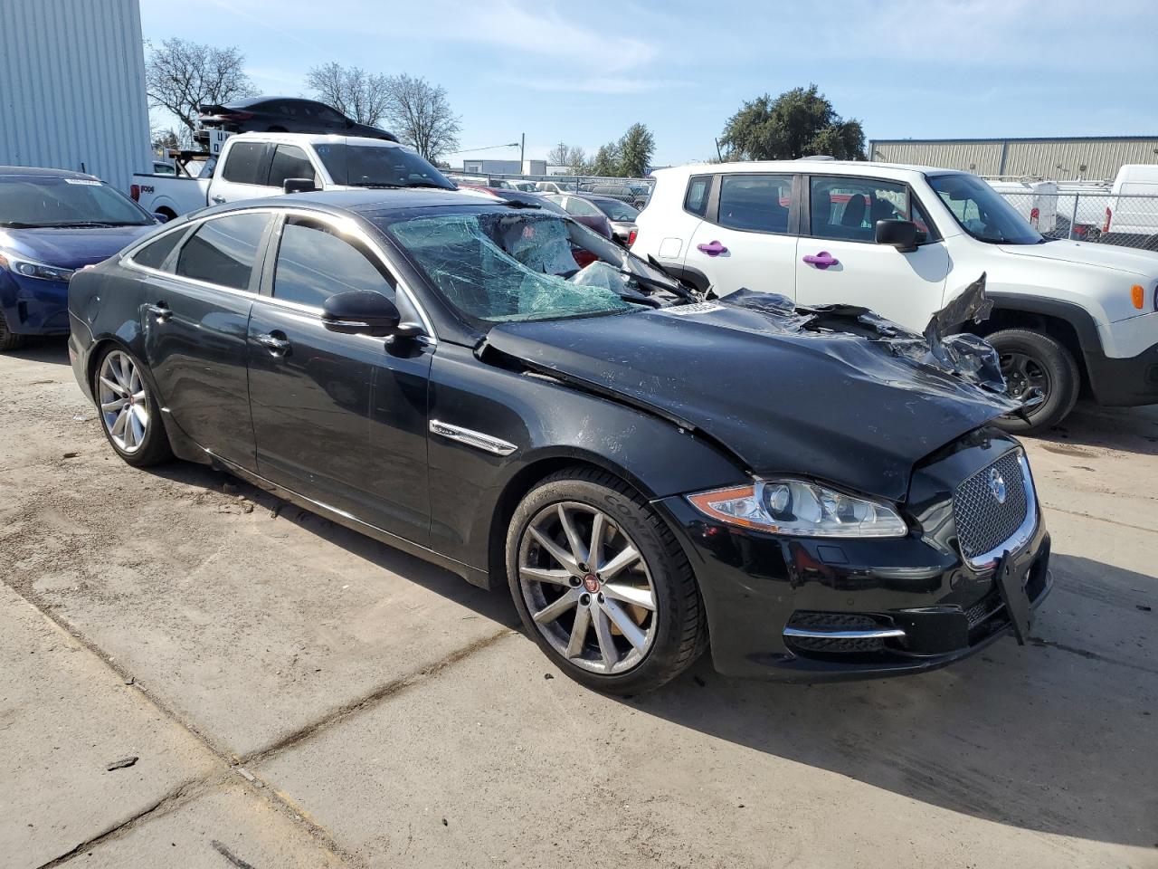 2015 Jaguar XJ VIN SAJWA1CZXF8V75581 Copart auction photo, front end / side damage thumbnail 4