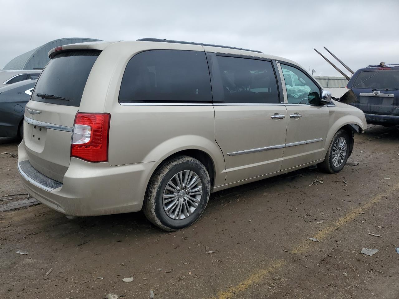 2014 Chrysler Town & Country VIN 2C4RC1CG2ER165008 Copart auction photo, front end / mechanical damage thumbnail 3