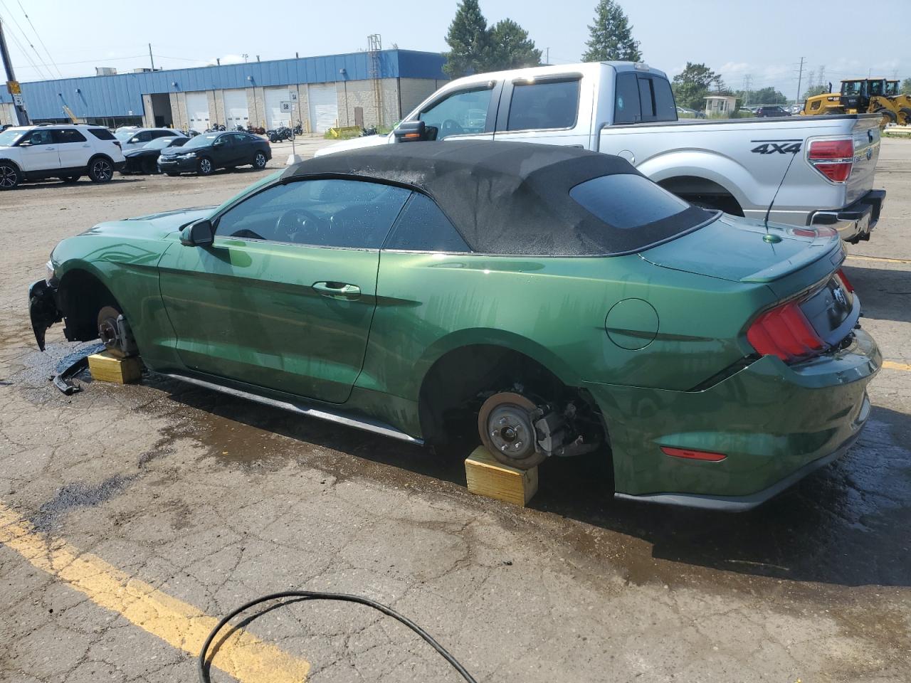 2022 Ford Mustang VIN 1FATP8UH0N5129315 Copart auction photo, stripped / all over damage thumbnail 2