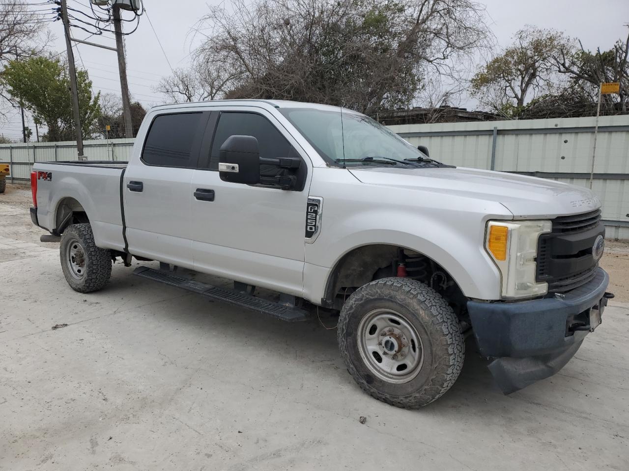 2017 Ford F250 VIN 1FT7W2B67HEE58014 Copart auction photo, minor dent/scratches damage thumbnail 4