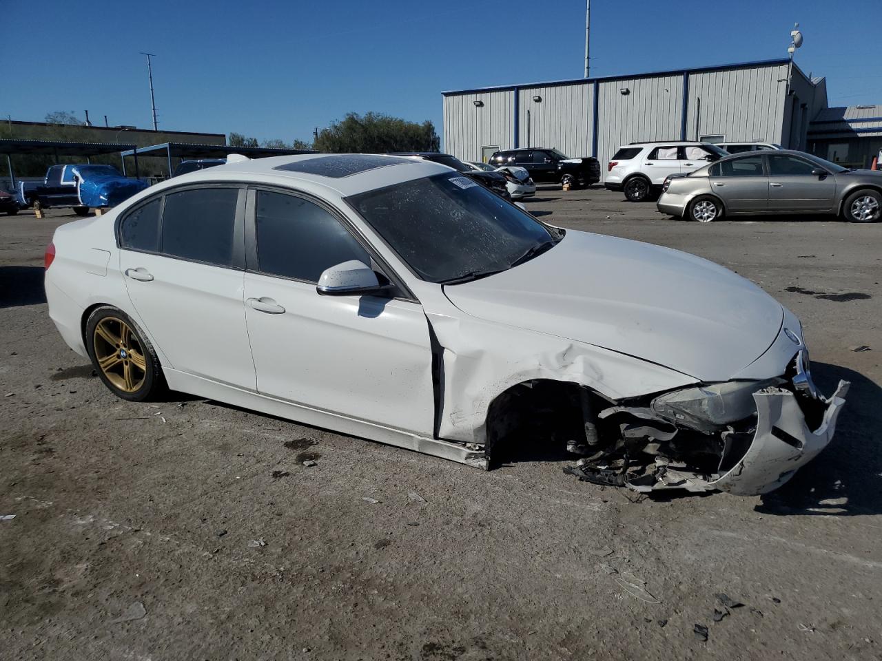 2014 BMW 3er VIN WBA3B5G52ENS10967 Copart auction photo, front end / undercarriage damage thumbnail 4