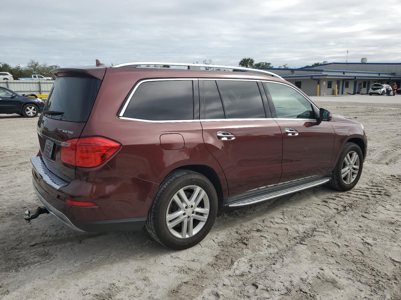 2014 Mercedes-Benz GL-klasse VIN 4JGDF2EE9EA329504 Copart auction photo, rear end / minor dent/scratches damage thumbnail 3