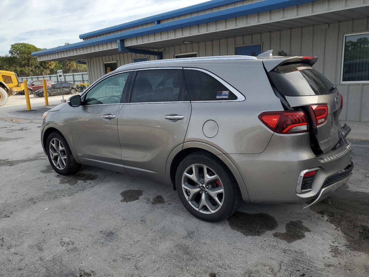 2019 KIA Sorento VIN 5XYPKDA59KG505820 Copart auction photo, rear end / minor dent/scratches damage thumbnail 2