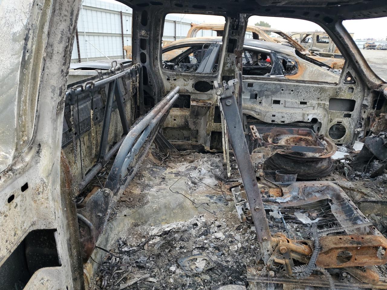 2006 GMC Sierra VIN 1GTEC19T46Z118623 Copart auction photo, burn damage thumbnail 10