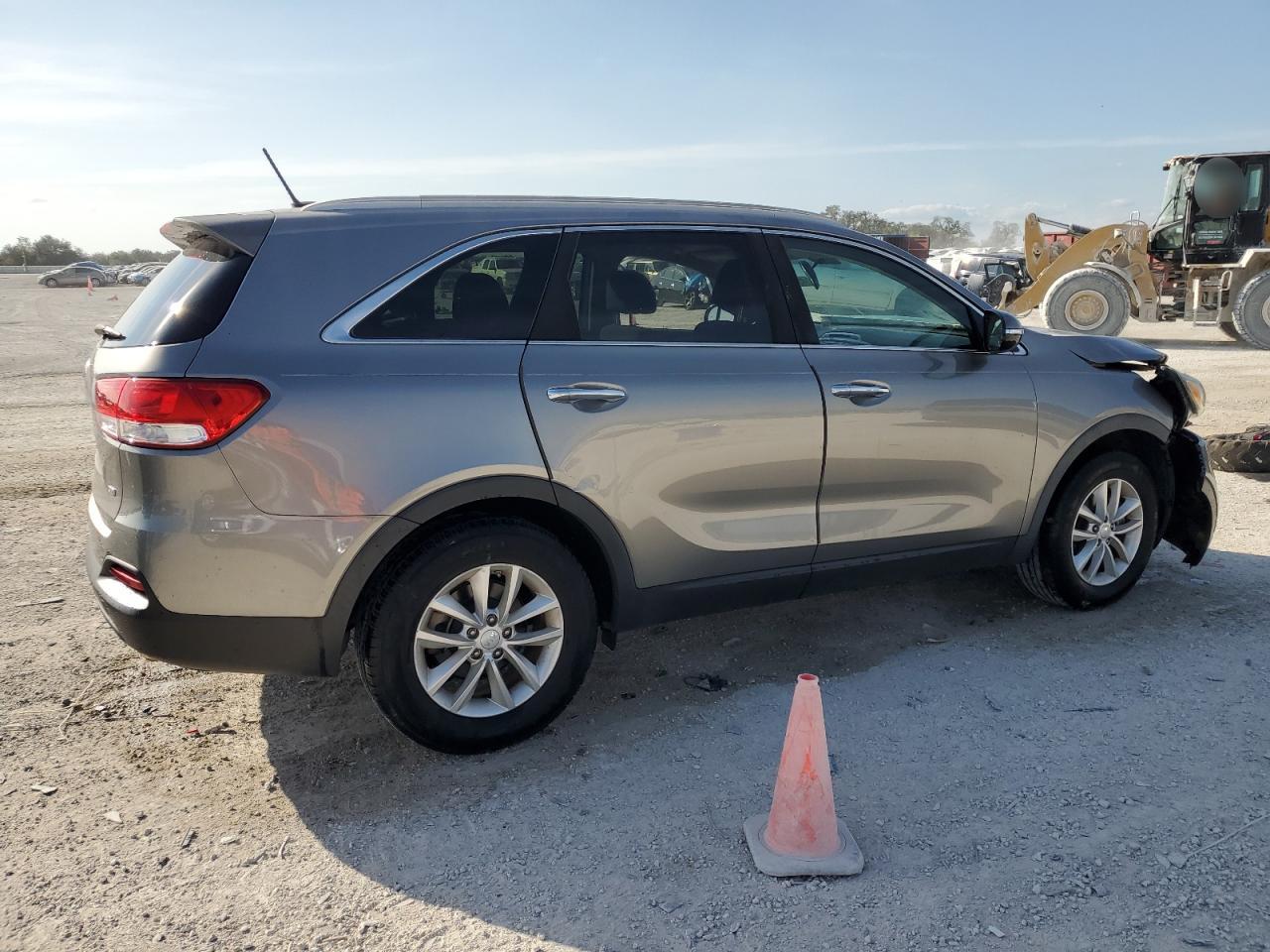 2017 KIA Sorento VIN 5XYPG4A32HG285526 Copart auction photo, front end damage thumbnail 3