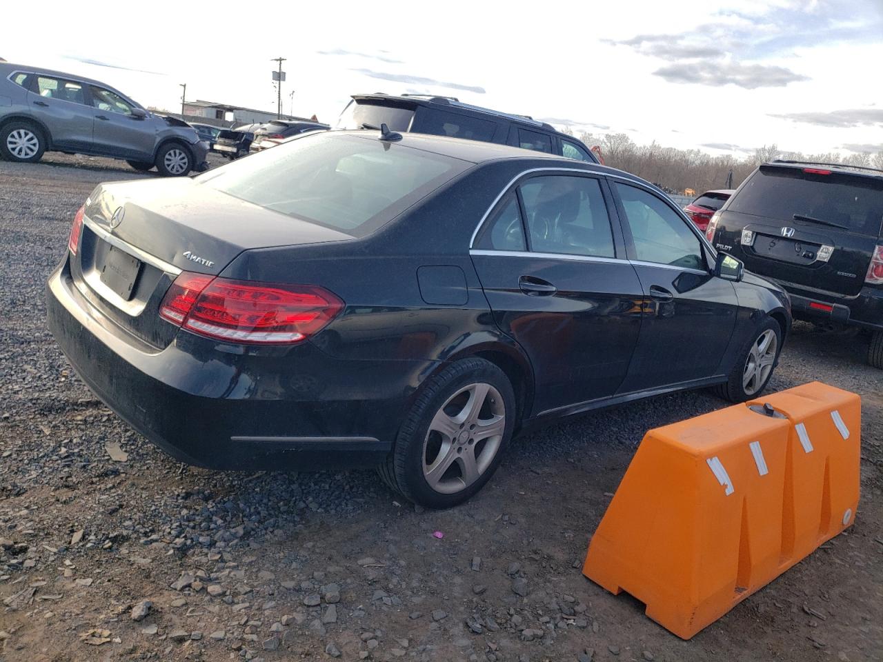 2016 Mercedes-Benz E-klasse VIN WDDHF8JB3GB226053 Copart auction photo, normal wear damage thumbnail 3