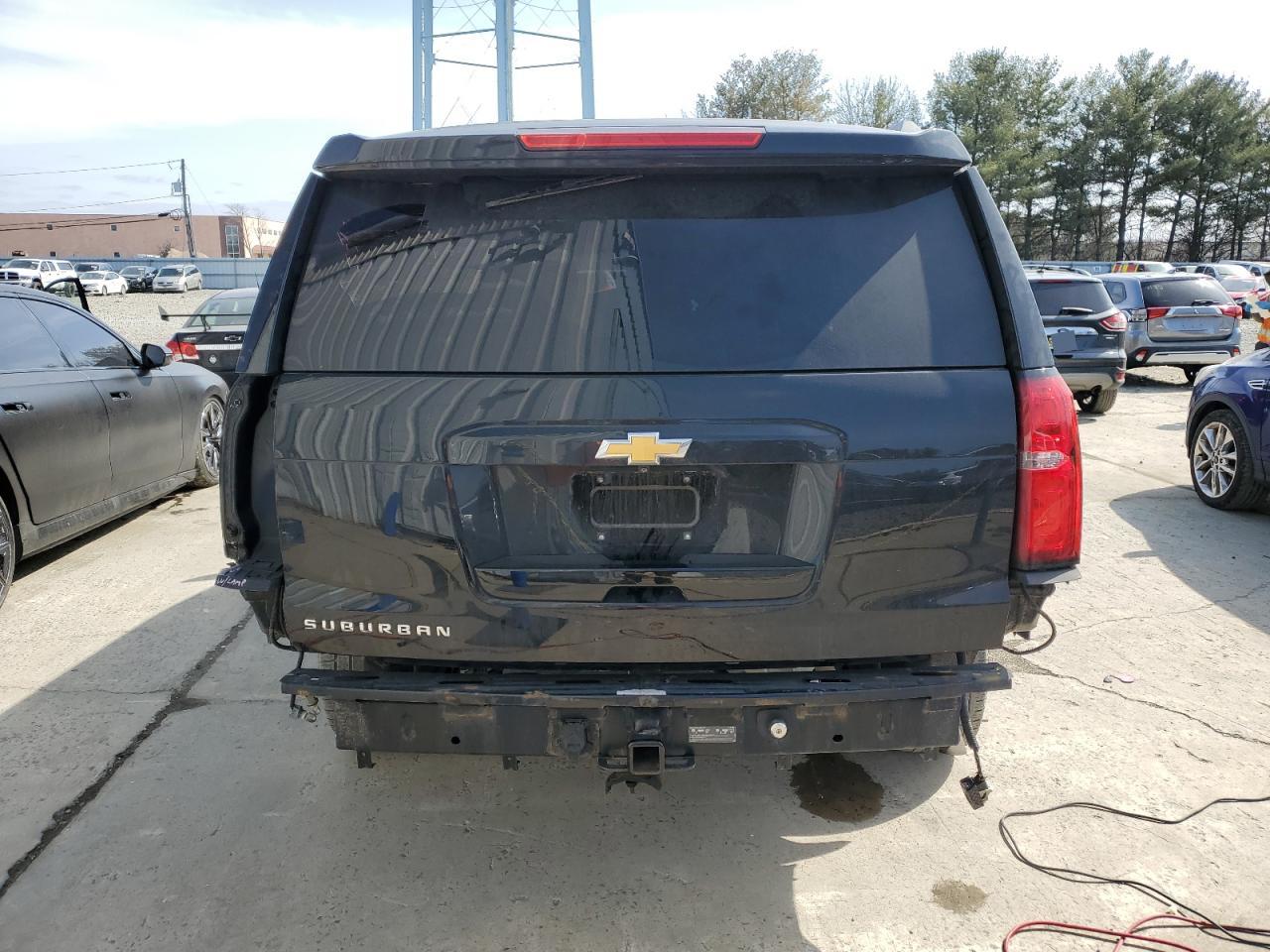 2019 Chevrolet Suburban VIN 1GNSKHKC2KR106707 Copart auction photo, front end / side damage thumbnail 6