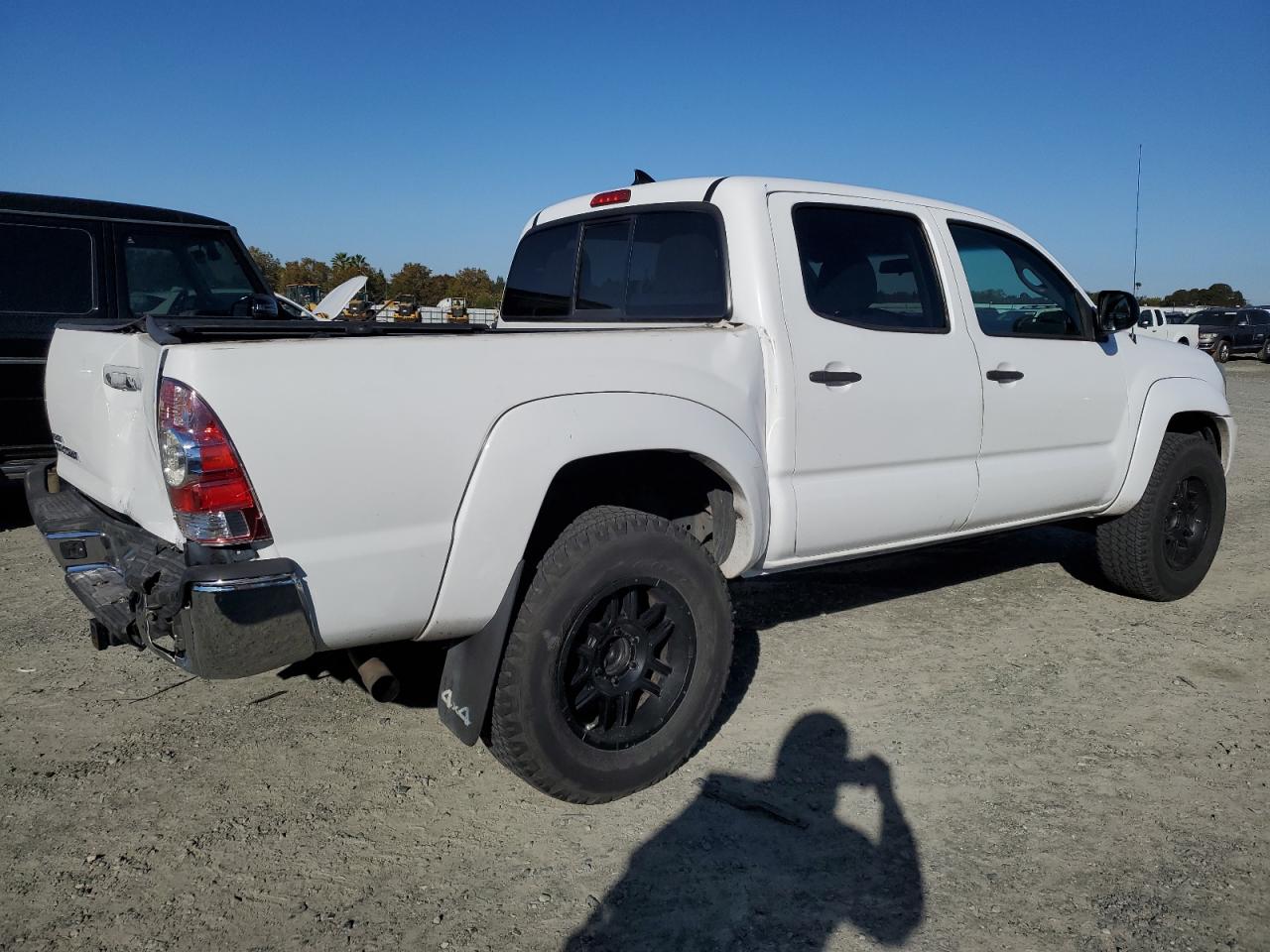 2014 Toyota Tacoma VIN 3TMLU4EN4EM159136 Copart auction photo, rear end / front end damage thumbnail 3