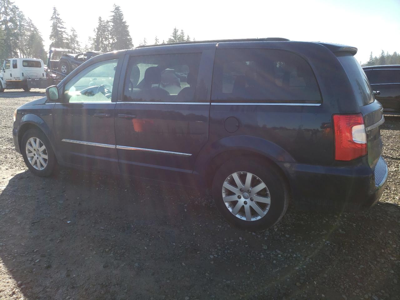 2014 Chrysler Town & Country VIN 2C4RC1BGXER293949 Copart auction photo, front end damage thumbnail 2