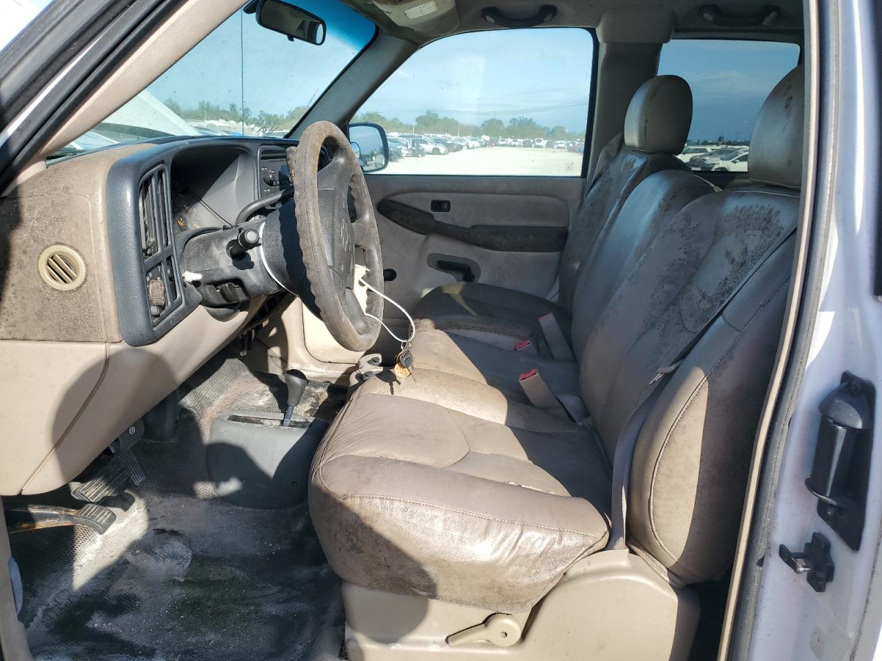 2003 Chevrolet Silverado VIN 1GCHK29U63E249621 Copart auction photo, biohazard/chemical / minor dent/scratches damage thumbnail 7