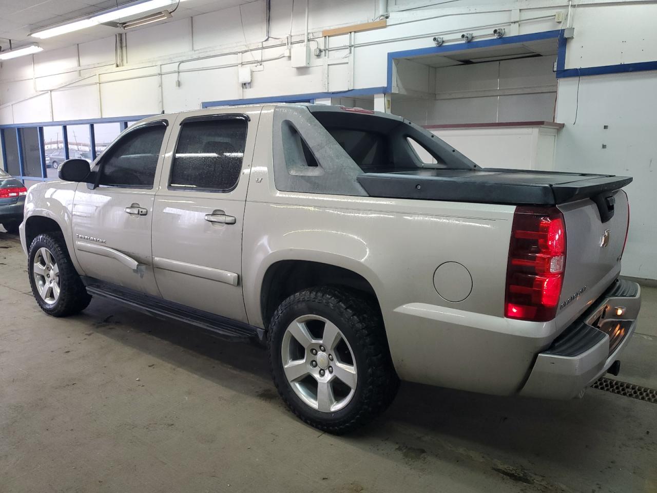 2008 Chevrolet Avalanche VIN 3GNFK12358G143395 Copart auction photo, minor dent/scratches damage thumbnail 2