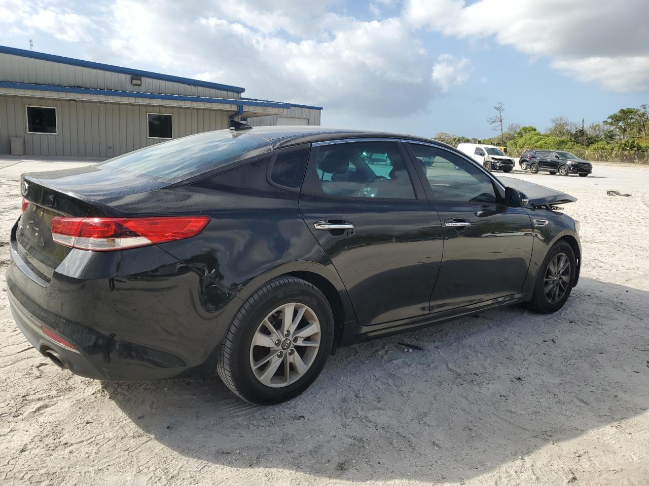 2016 KIA Optima VIN 5XXGT4L37GG028454 Copart auction photo, front end / minor dent/scratches damage thumbnail 3