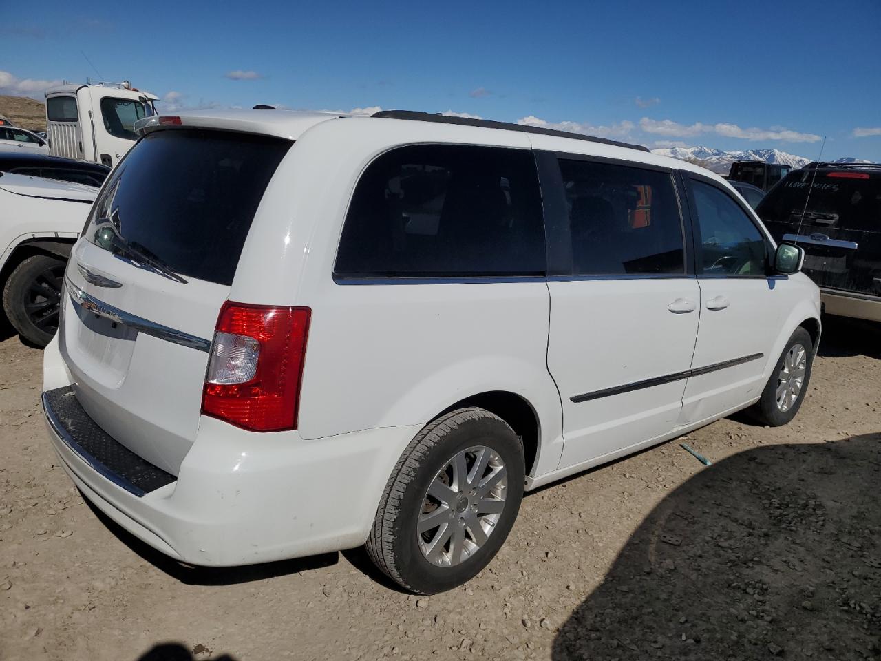 2016 Chrysler Town & Country VIN 2C4RC1BG5GR252793 Copart auction photo, front end damage thumbnail 3
