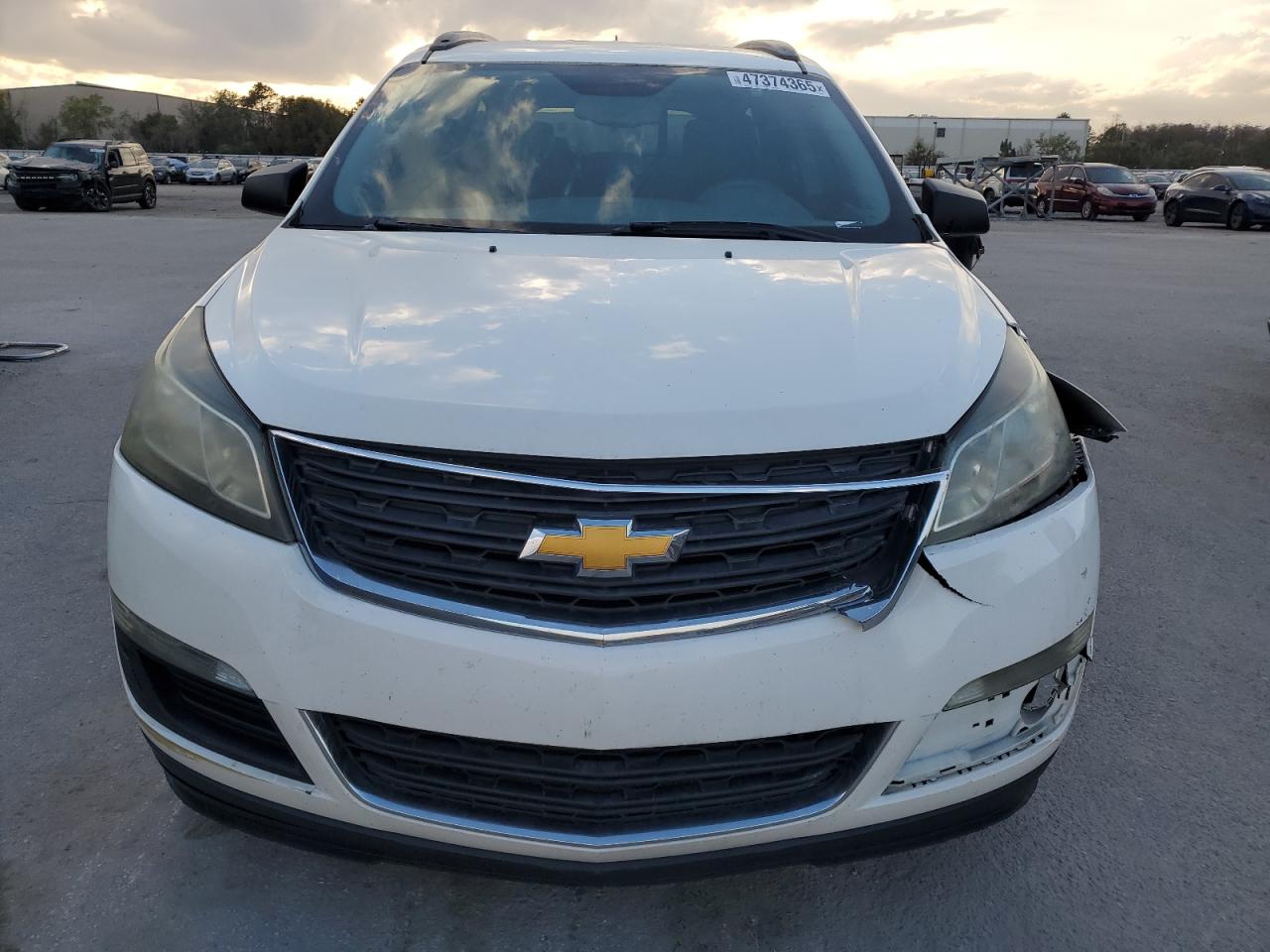 2015 Chevrolet Traverse VIN 1GNKRFED7FJ150890 Copart auction photo, front end / side damage thumbnail 5