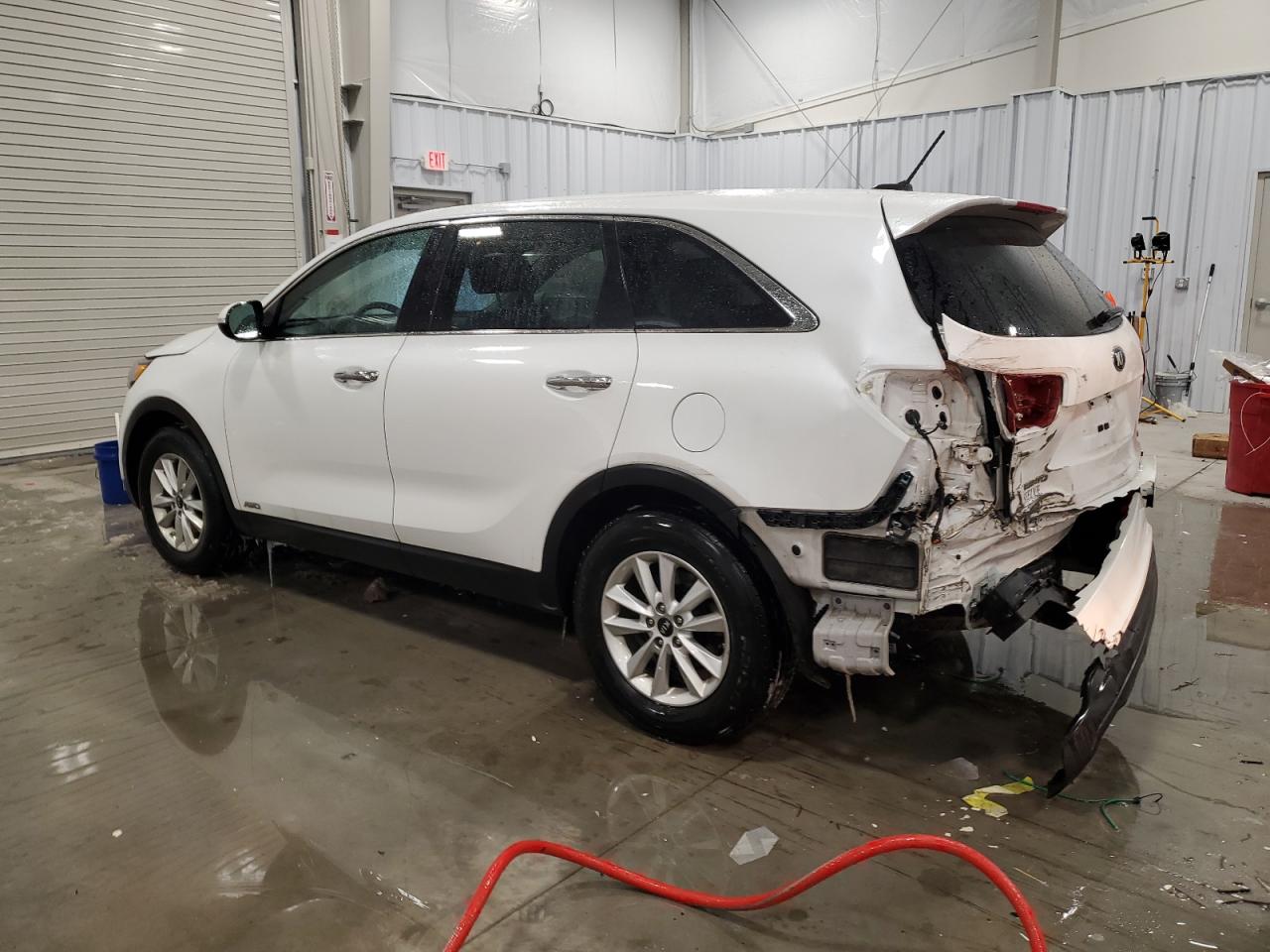 2019 KIA Sorento VIN 5XYPGDA50KG562070 Copart auction photo, rear end damage thumbnail 2
