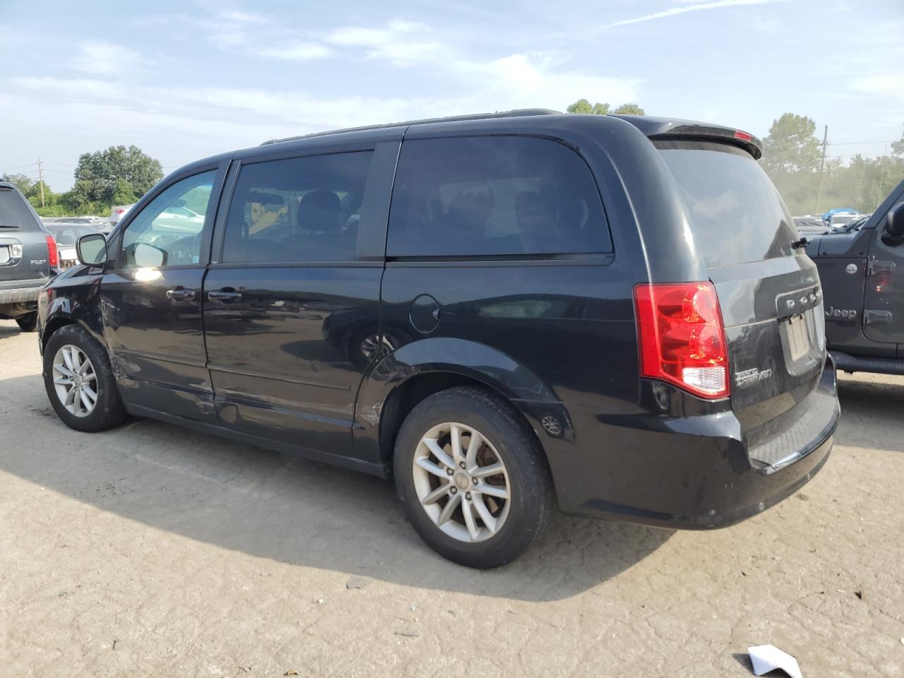 2013 Dodge Caravan VIN 2C4RDGCG8DR772075 Copart auction photo, side / front end damage thumbnail 2
