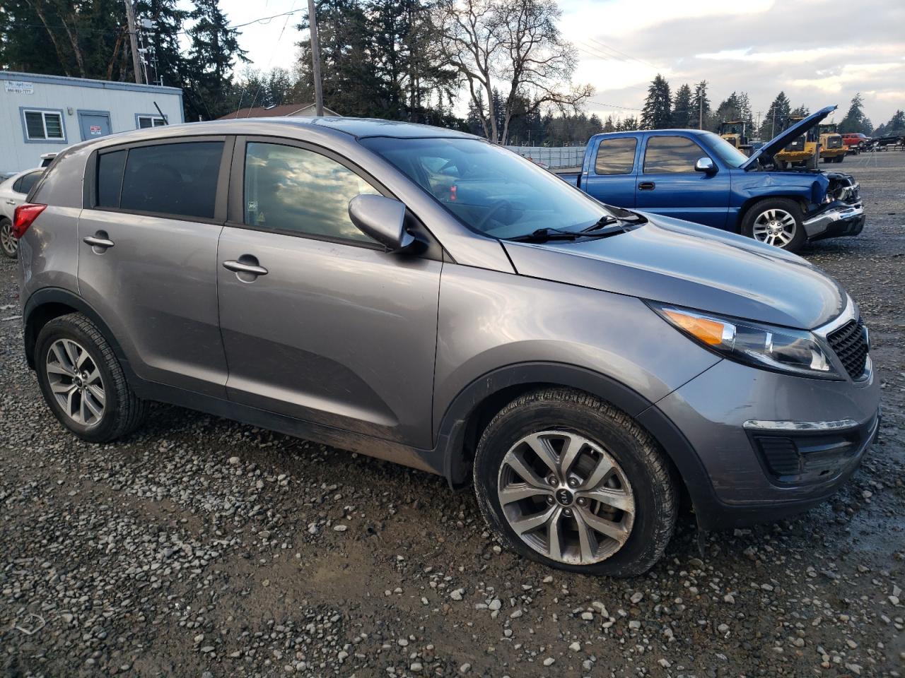 2016 KIA Sportage VIN KNDPB3ACXG7880726 Copart auction photo, side / rear end damage thumbnail 4