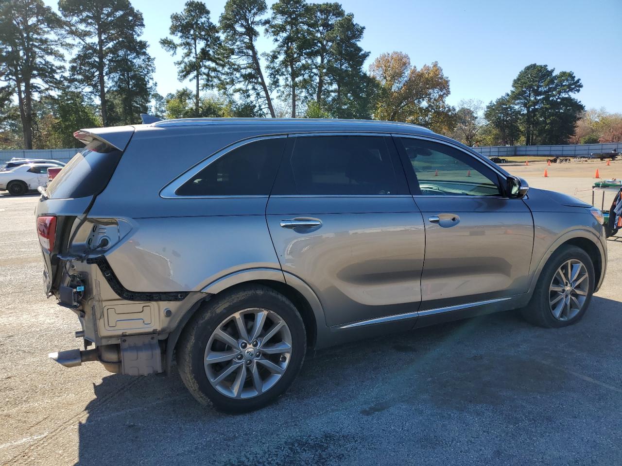 2017 KIA Sorento VIN 5XYPK4A53HG302561 Copart auction photo, rear end / minor dent/scratches damage thumbnail 3
