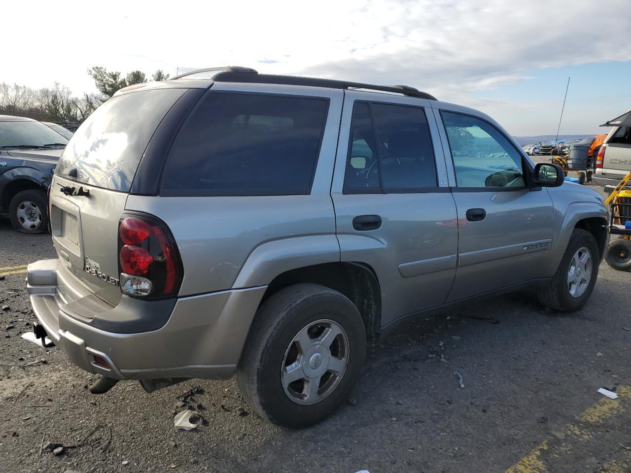 2002 Chevrolet TrailBlazer VIN 1GNDT13S222249359 Copart auction photo, rear end / front end damage thumbnail 3