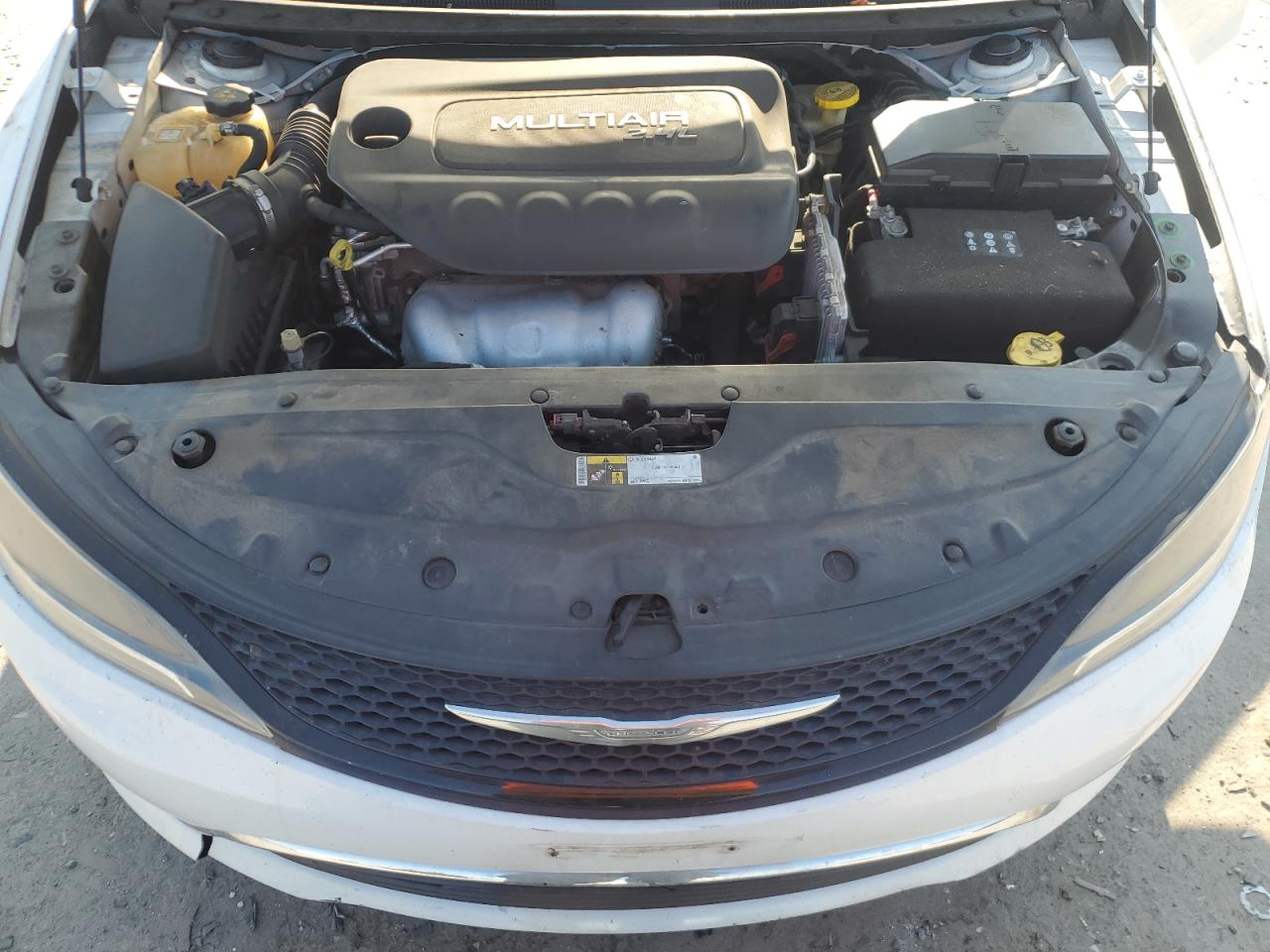 2015 Chrysler 200 VIN 1C3CCCBB3FN615369 Copart auction photo, front end / minor dent/scratches damage thumbnail 11