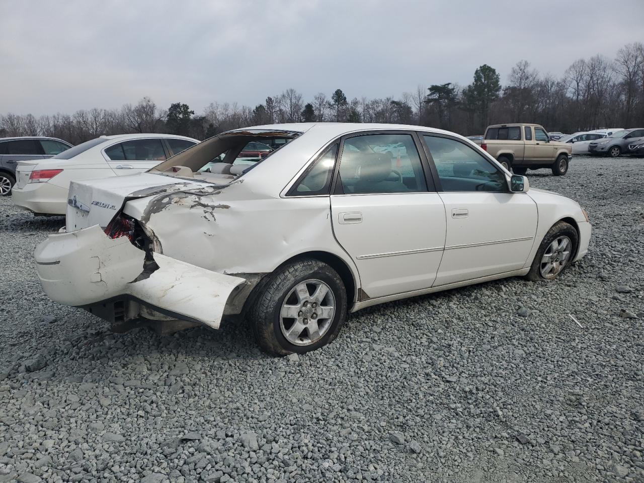 2000 Toyota Avalon VIN 4T1BF28B8YU046295 Copart auction photo, front end / rear end damage thumbnail 3
