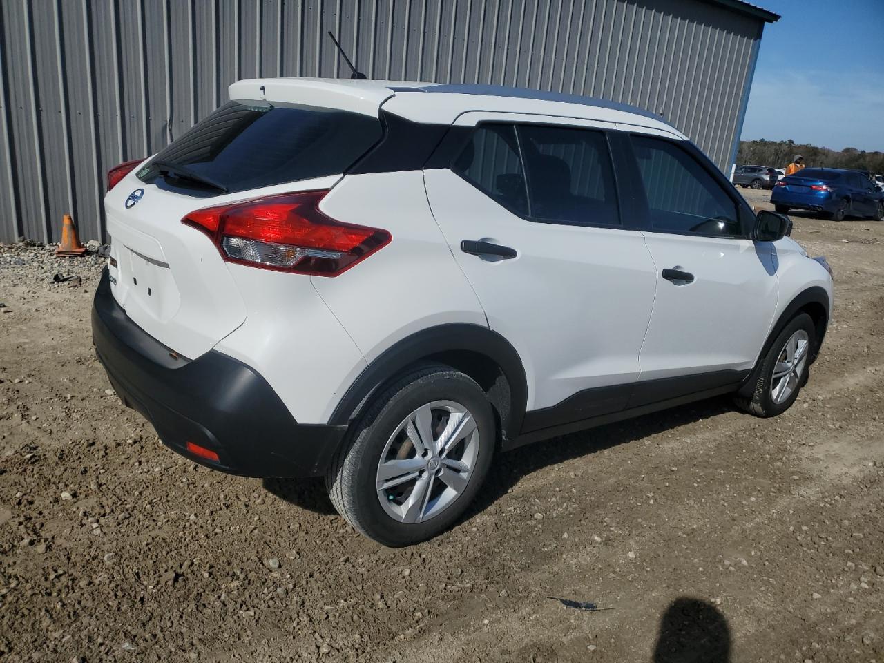 2018 Nissan Kicks VIN 3N1CP5CU2JL529851 Copart auction photo, rear end damage thumbnail 3