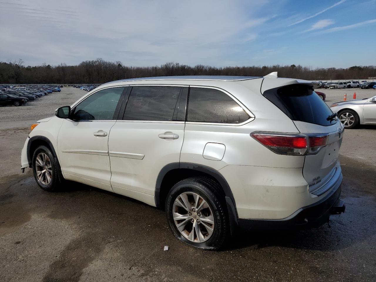 2015 Toyota Highlander VIN 5TDJKRFH1FS190445 Copart auction photo, front end / rear end damage thumbnail 2