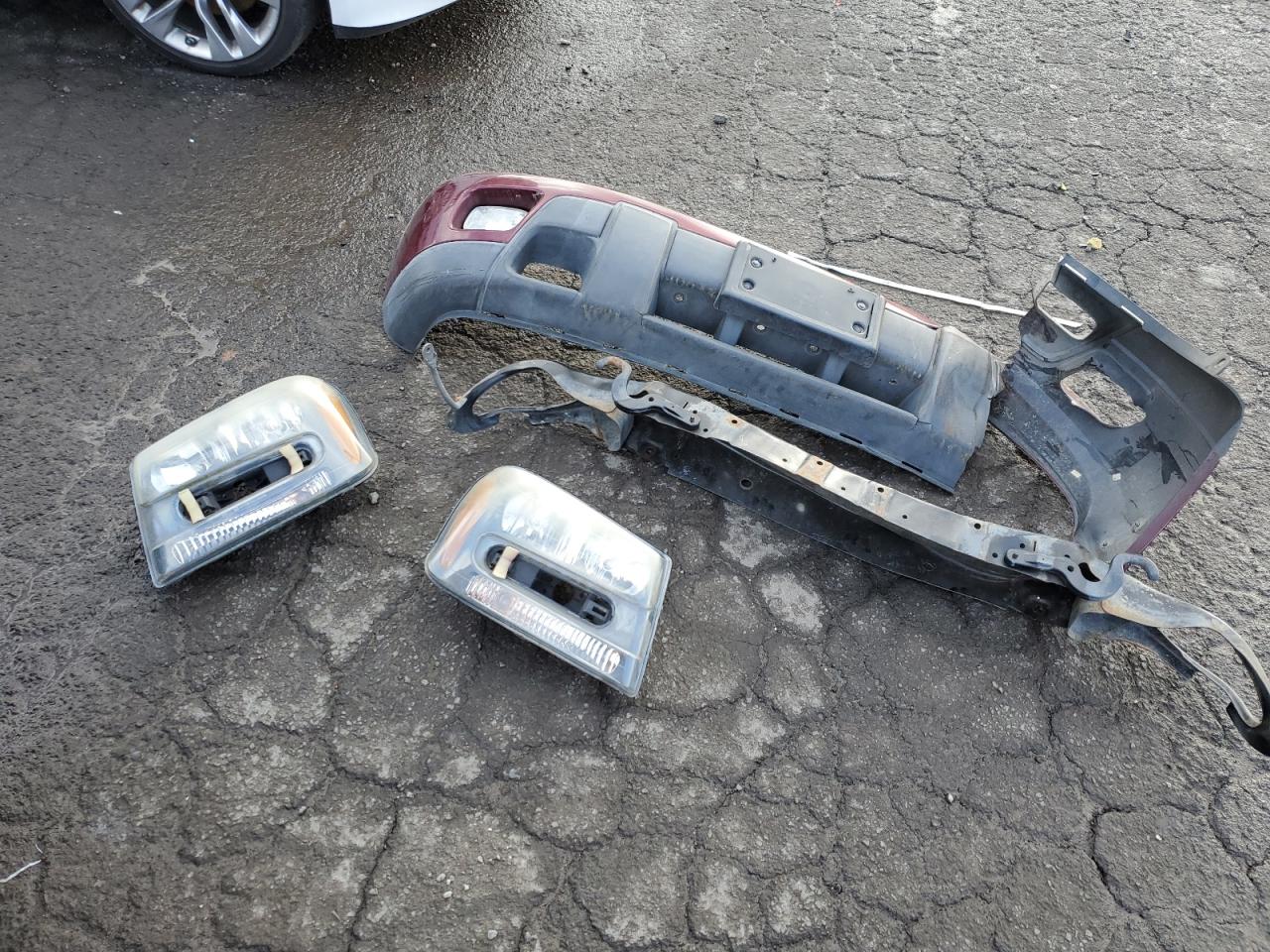 2004 Chevrolet TrailBlazer VIN 1GNDT13S042383001 Copart auction photo, front end damage thumbnail 13