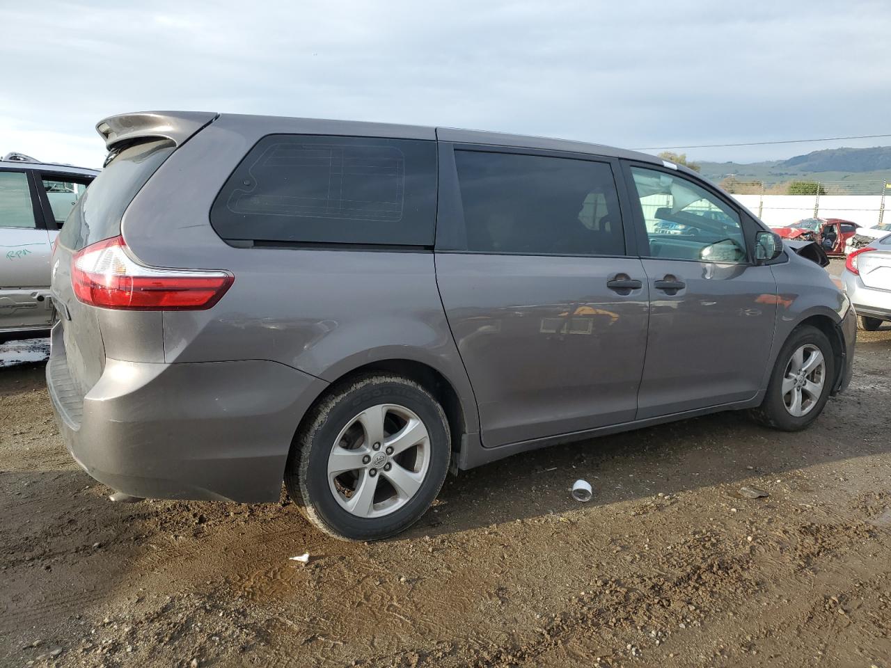 2015 Toyota Sienna VIN 5TDZK3DC9FS528343 Copart auction photo, front end damage thumbnail 3