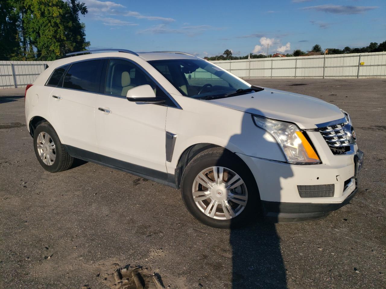 2015 Cadillac SRX VIN 3GYFNEE39FS572773 Copart auction photo, front end damage thumbnail 4