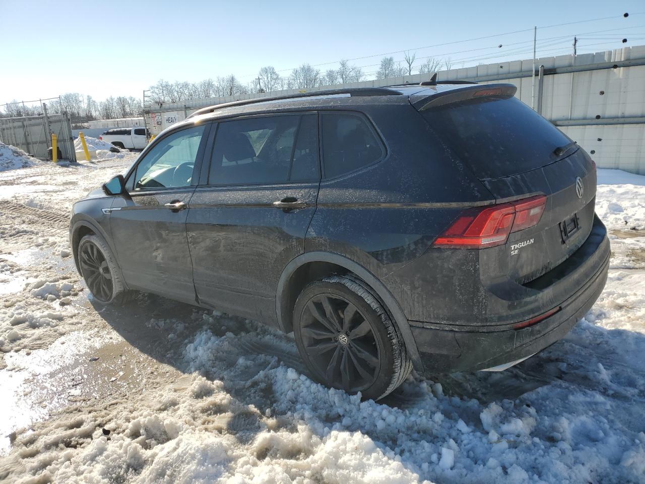 2020 Volkswagen Tiguan VIN 3VV3B7AX1LM135373 Copart auction photo, front end / side damage thumbnail 2