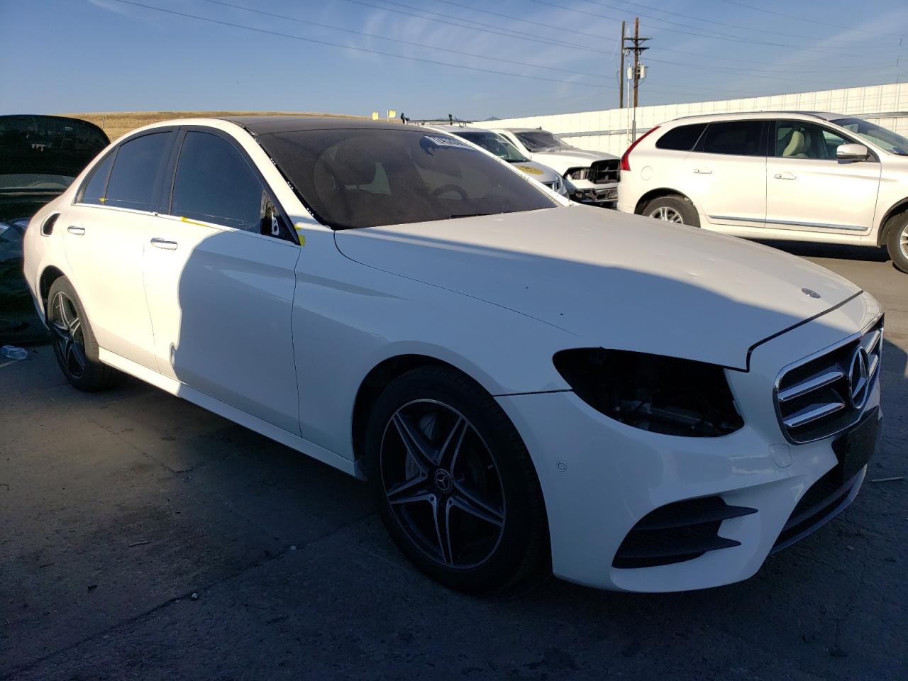 2019 Mercedes-Benz E-klasse VIN WDDZF4KB4KA618985 Copart auction photo, hail / minor dent/scratches damage thumbnail 4