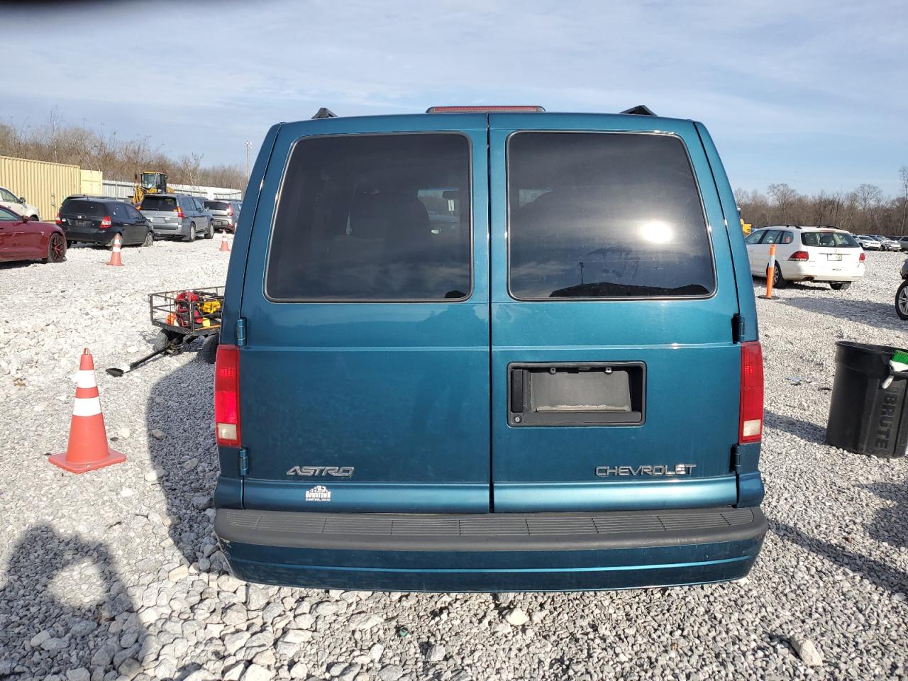 2002 Chevrolet Astro VIN 1GNDM19XX2B155603 Copart auction photo, front end / rear end damage thumbnail 6