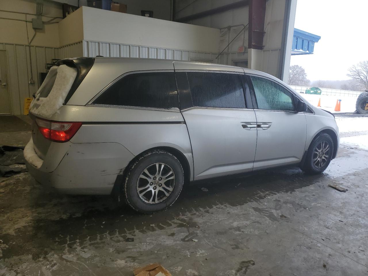 2011 Honda Odyssey VIN 5FNRL5H68BB051769 Copart auction photo, front end / rear end damage thumbnail 3