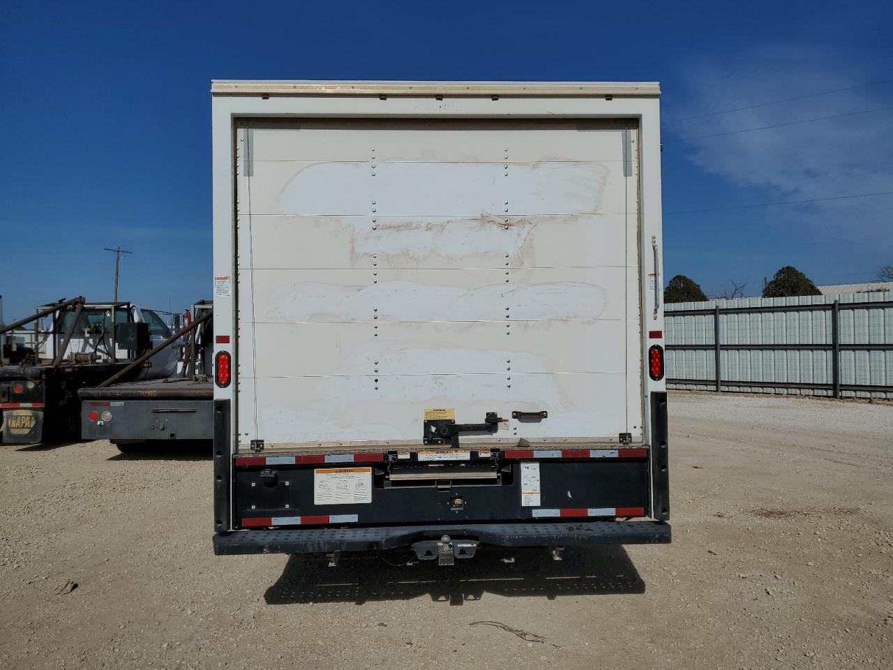 2018 GMC Savana VIN 7GZ37TCG9JN900907 Copart auction photo, front end / minor dent/scratches damage thumbnail 6