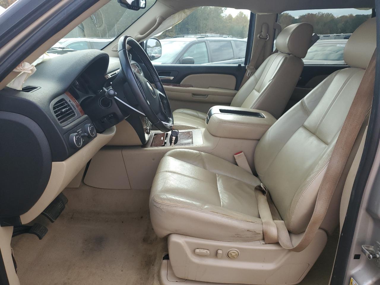 2008 Chevrolet Suburban VIN 3GNFK16328G193259 Copart auction photo, side / undercarriage damage thumbnail 7