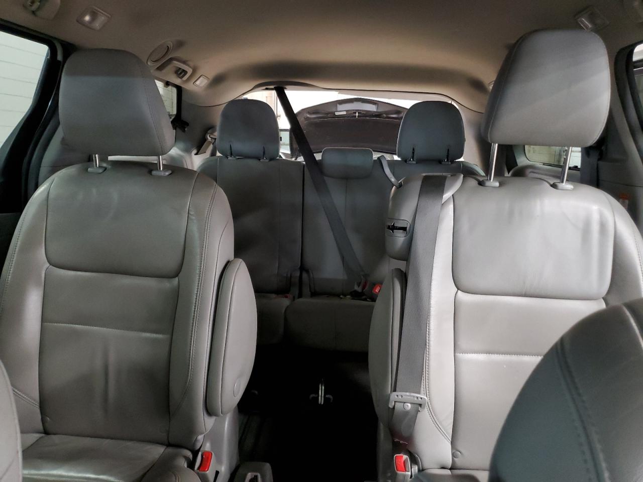2018 Toyota Sienna VIN 5TDYZ3DC5JS944566 Copart auction photo, rear end damage thumbnail 10