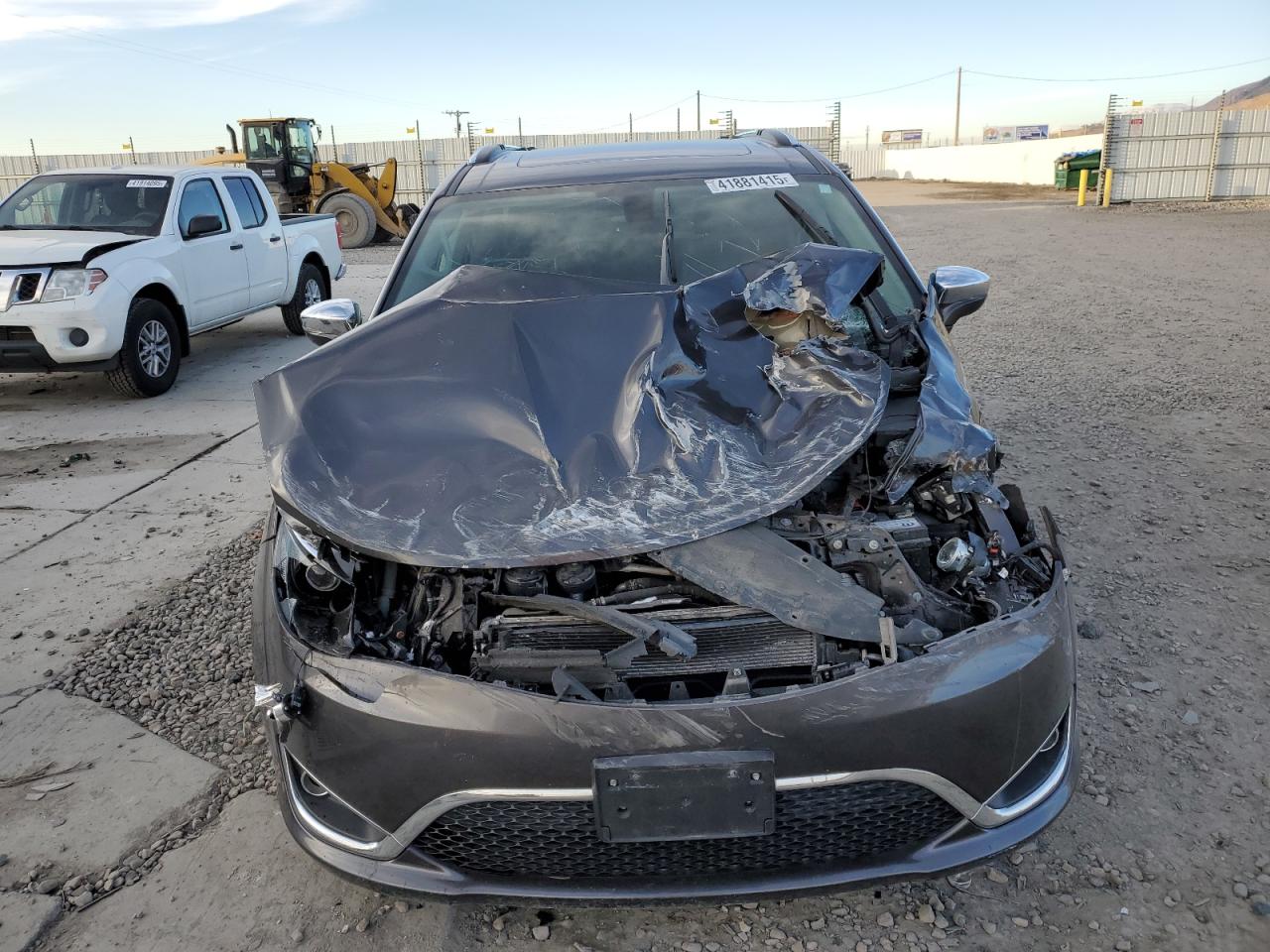2019 Chrysler Pacifica VIN 2C4RC1GG0KR551819 Copart auction photo, front end / side damage thumbnail 5