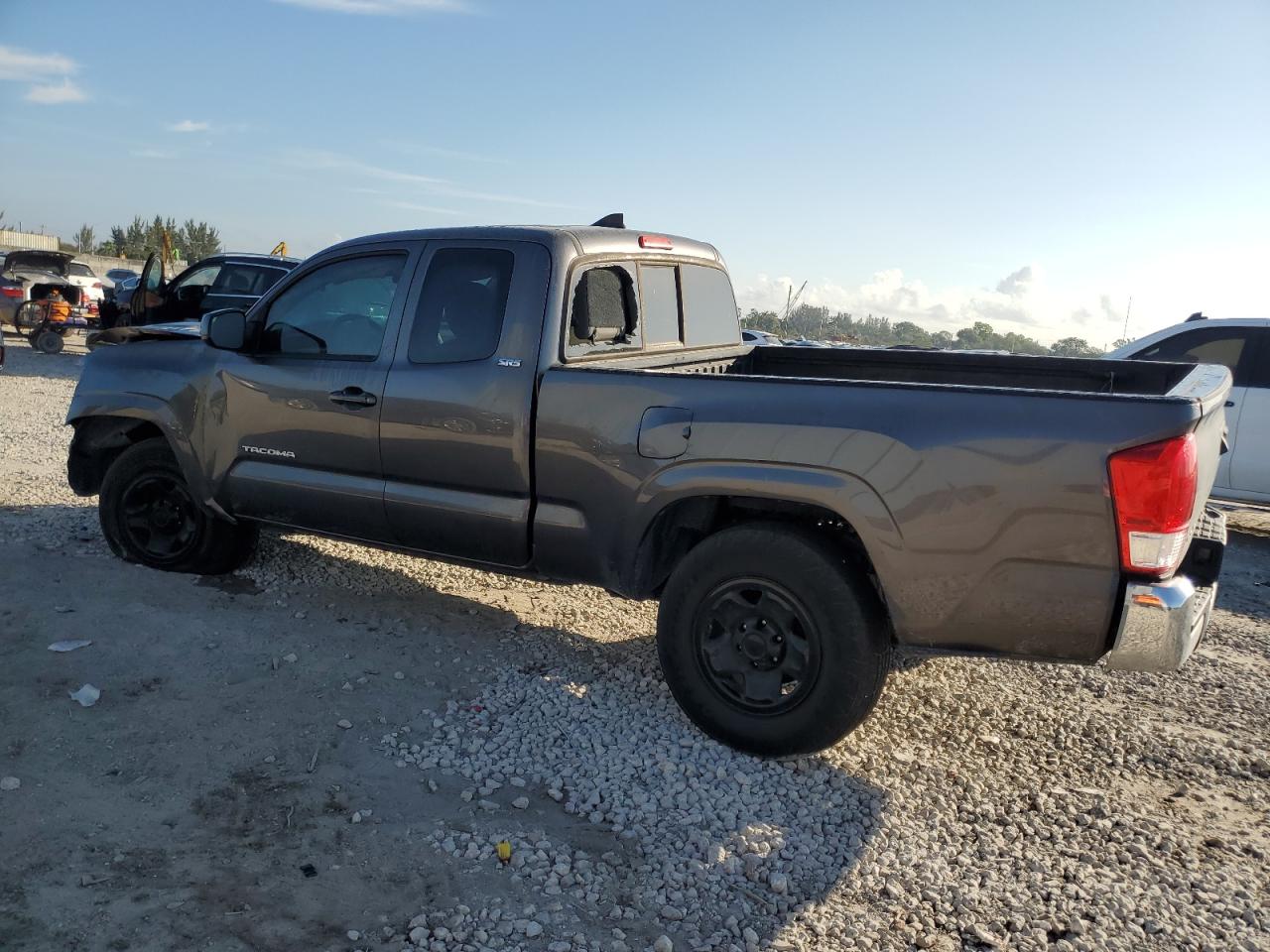 2017 Toyota Tacoma VIN 5TFRX5GN0HX091663 Copart auction photo, front end / side damage thumbnail 2