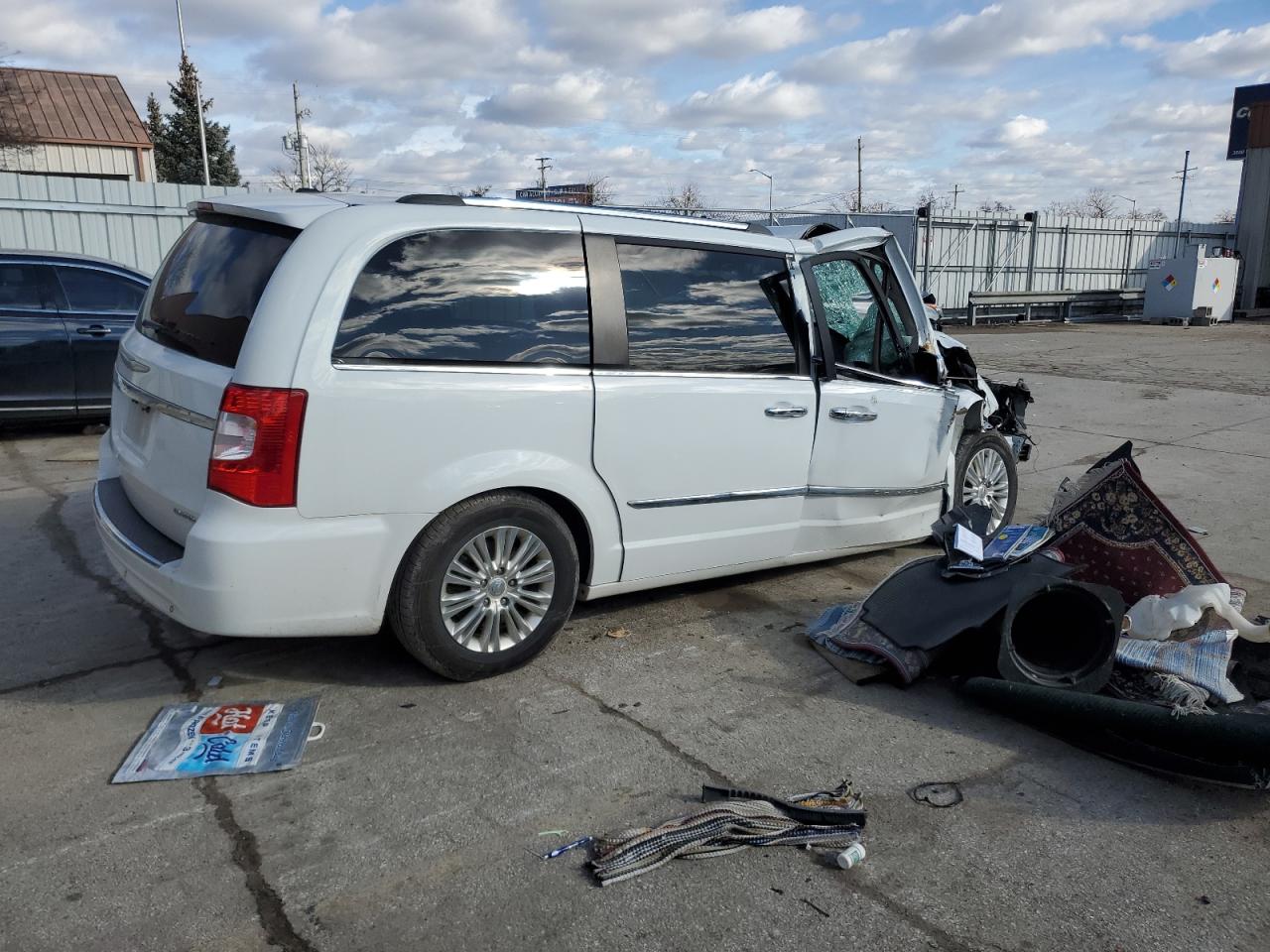 2015 Chrysler Town & Country VIN 2C4RC1JG7FR743124 Copart auction photo, front end / side damage thumbnail 3