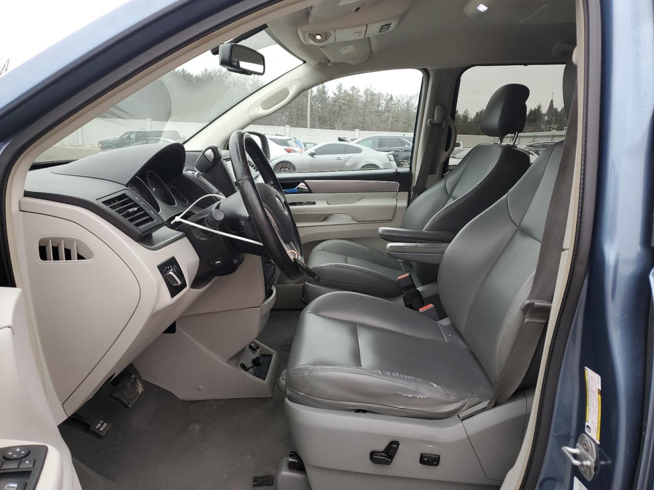 2011 Volkswagen Routan VIN 2V4RW3DG8BR717520 Copart auction photo, front end damage thumbnail 7
