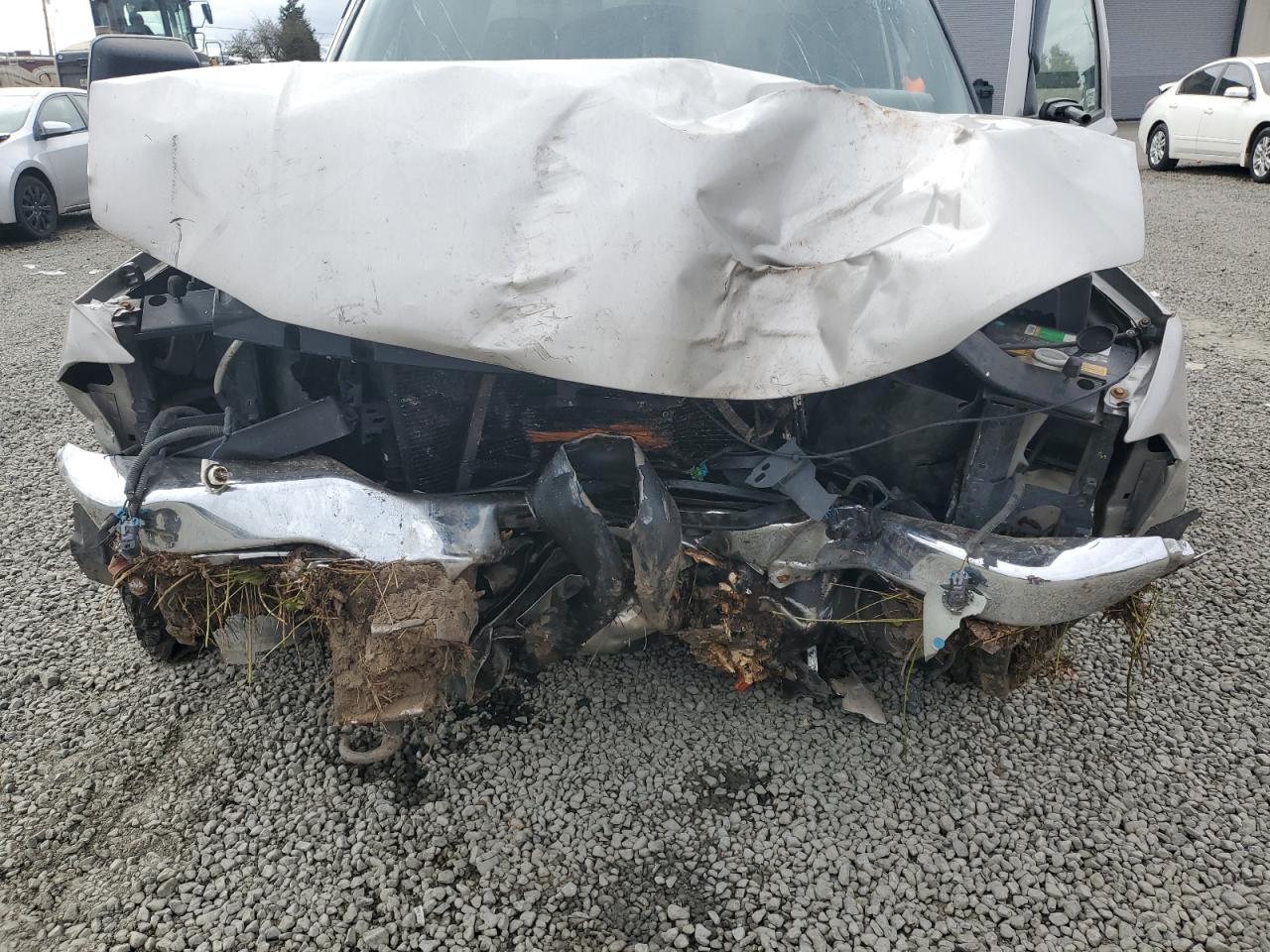 2004 GMC Sierra VIN 2GTEK13T041356390 Copart auction photo, front end damage thumbnail 12
