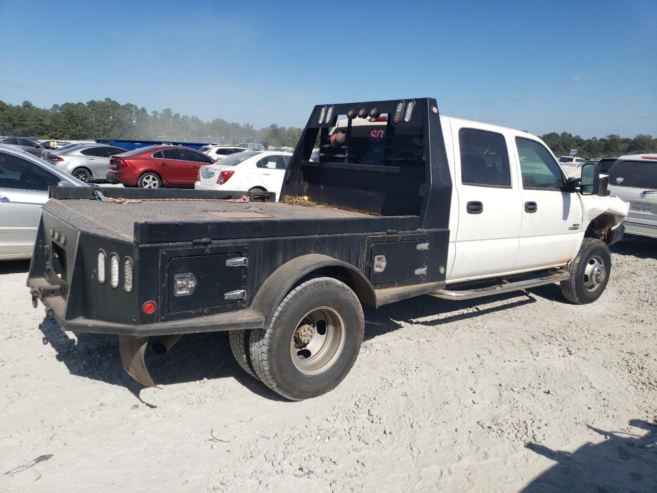 2004 Chevrolet Silverado VIN 1GCJK33114F154675 Copart auction photo, front end damage thumbnail 3