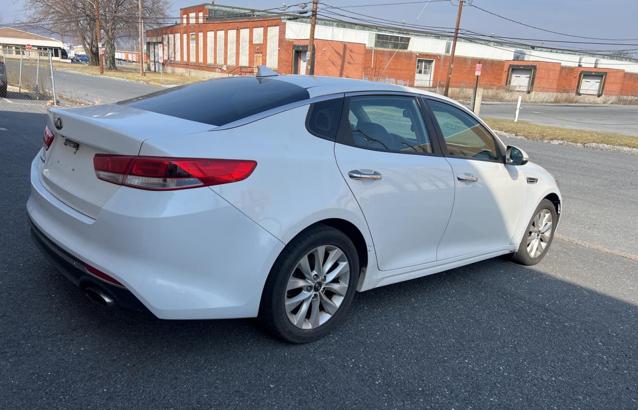 2017 KIA Optima VIN 5XXGT4L38HG125468 Copart auction photo, damage history / normal wear damage thumbnail 4
