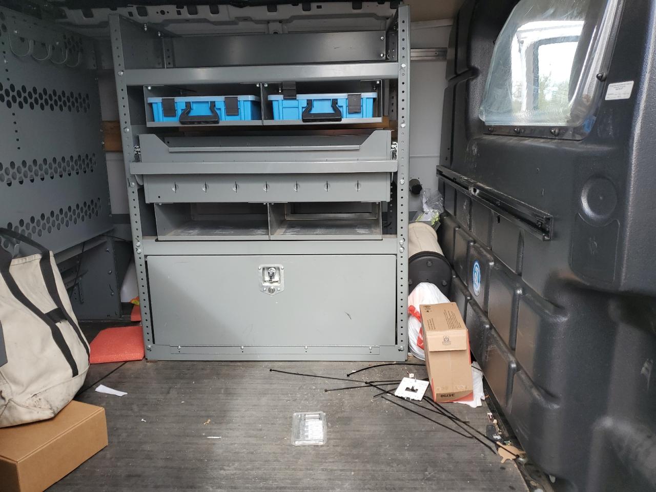 2018 Chevrolet Express VIN 1GCWGAFP6J1173517 Copart auction photo, minor dent/scratches damage thumbnail 10
