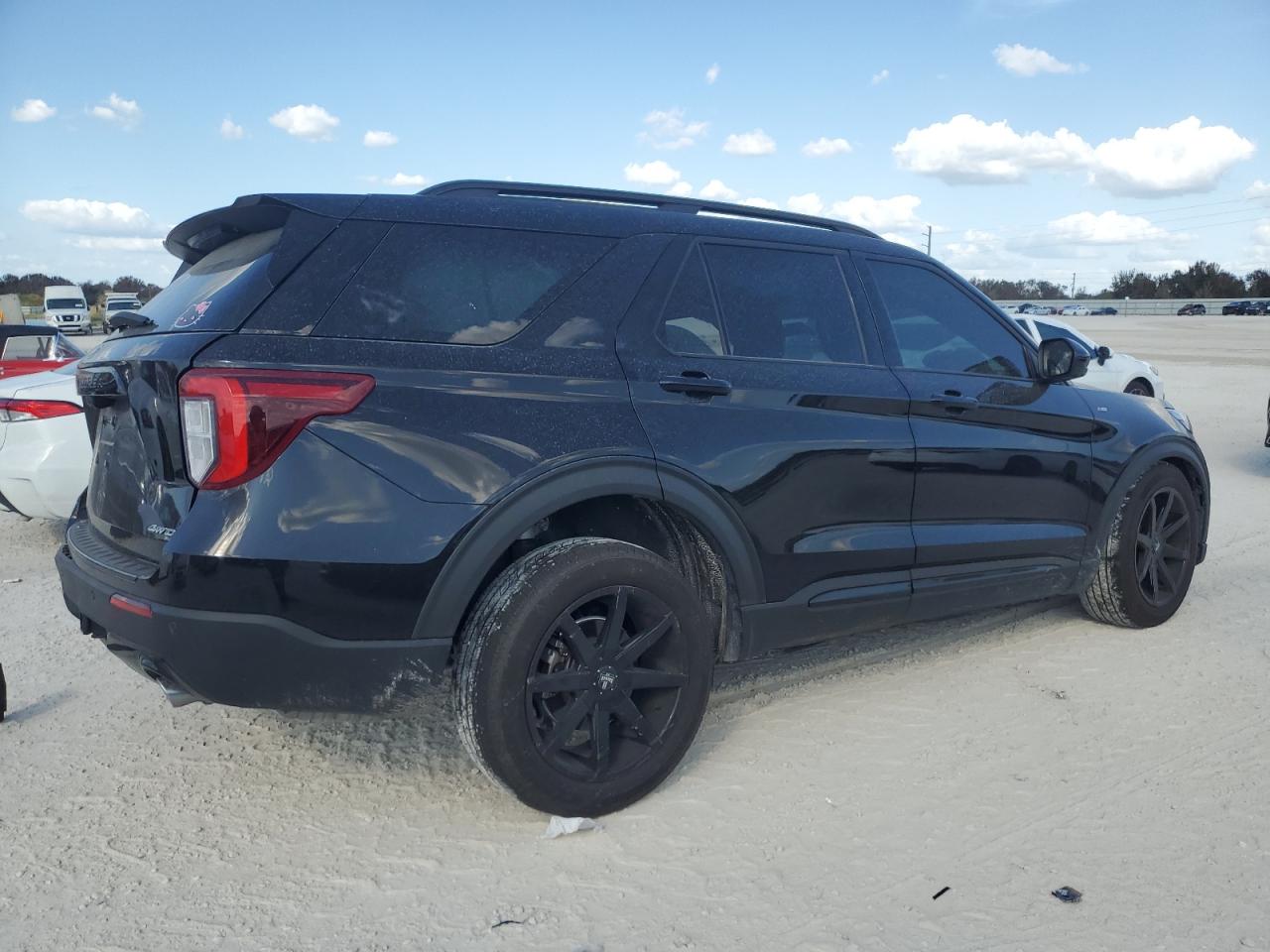 2022 Ford Explorer VIN 1FMSK8KH8NGB77555 Copart auction photo, all over / undercarriage damage thumbnail 3